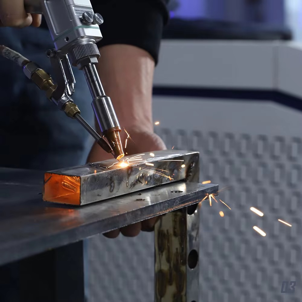 أرخص ماكينة لحام ليزر 4 في 1 ب - مراجعة Fiber Laser Welding Machine 1500W وسعره