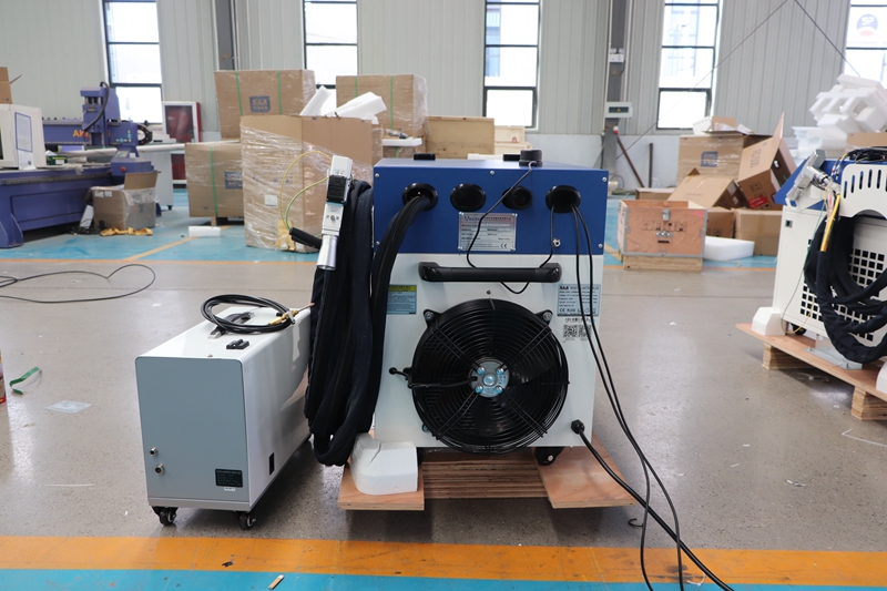 ماكينة تنظيف المعادن النظيفة م - مراجعة Fiber Laser Cleaning Machine 1000W وسعره