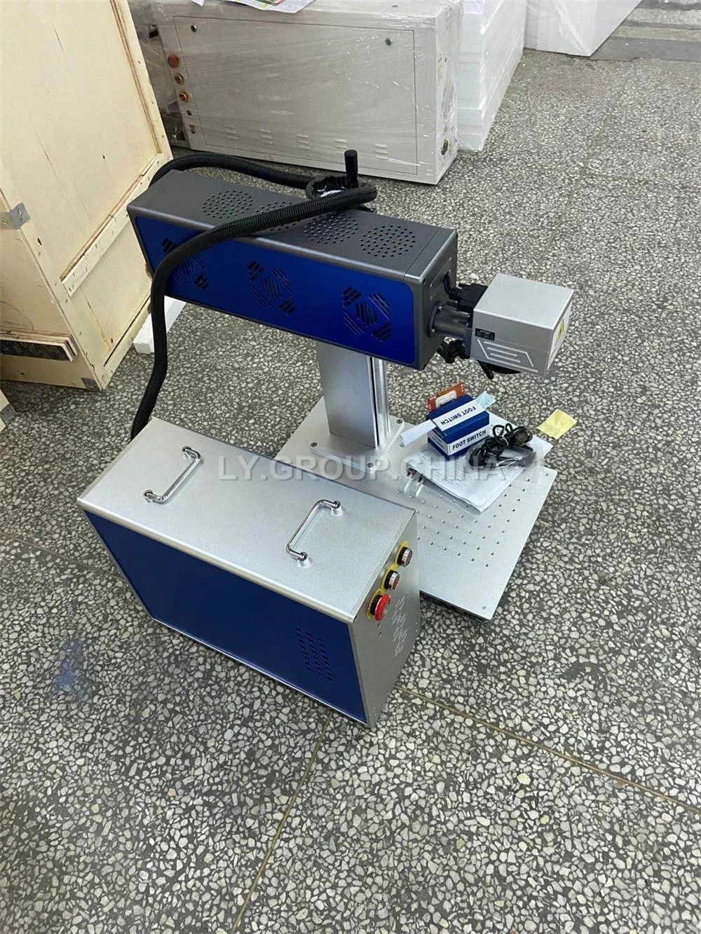 آلة وسم بالليزر CO2 للخشب غير  - مراجعة Laser Marking Machine Rotary Axis وسعره