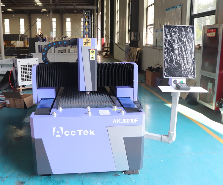 آلة قطع بالليزر الليفي 1500 وا - مراجعة Fiber Laser Cutter 1500W Metal وسعره