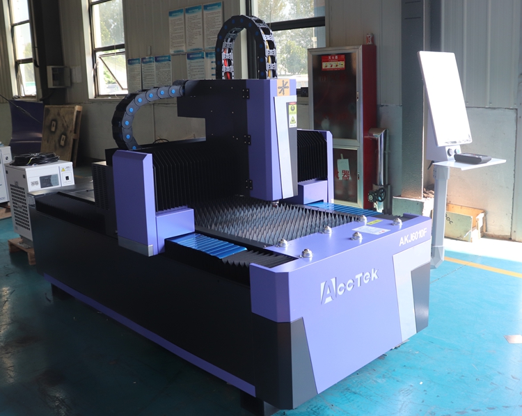 آلة قطع بالليزر الليفي 1500 وا - مراجعة Fiber Laser Cutter 1500W Metal وسعره