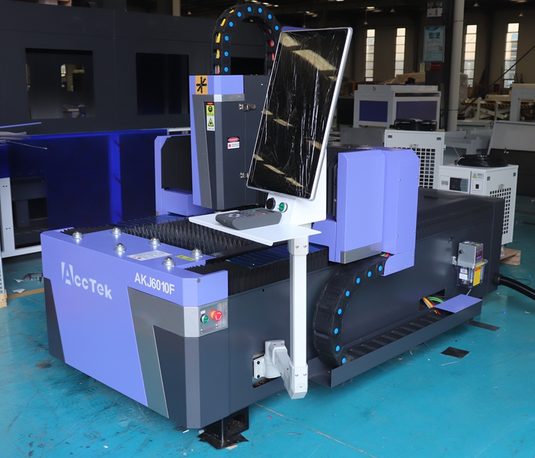 آلة قطع بالليزر الليفي 1500 وا - مراجعة Fiber Laser Cutter 1500W Metal وسعره